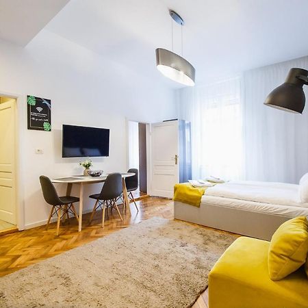 Eat It Cozy Downtown Apartments Орадеа Екстериор снимка