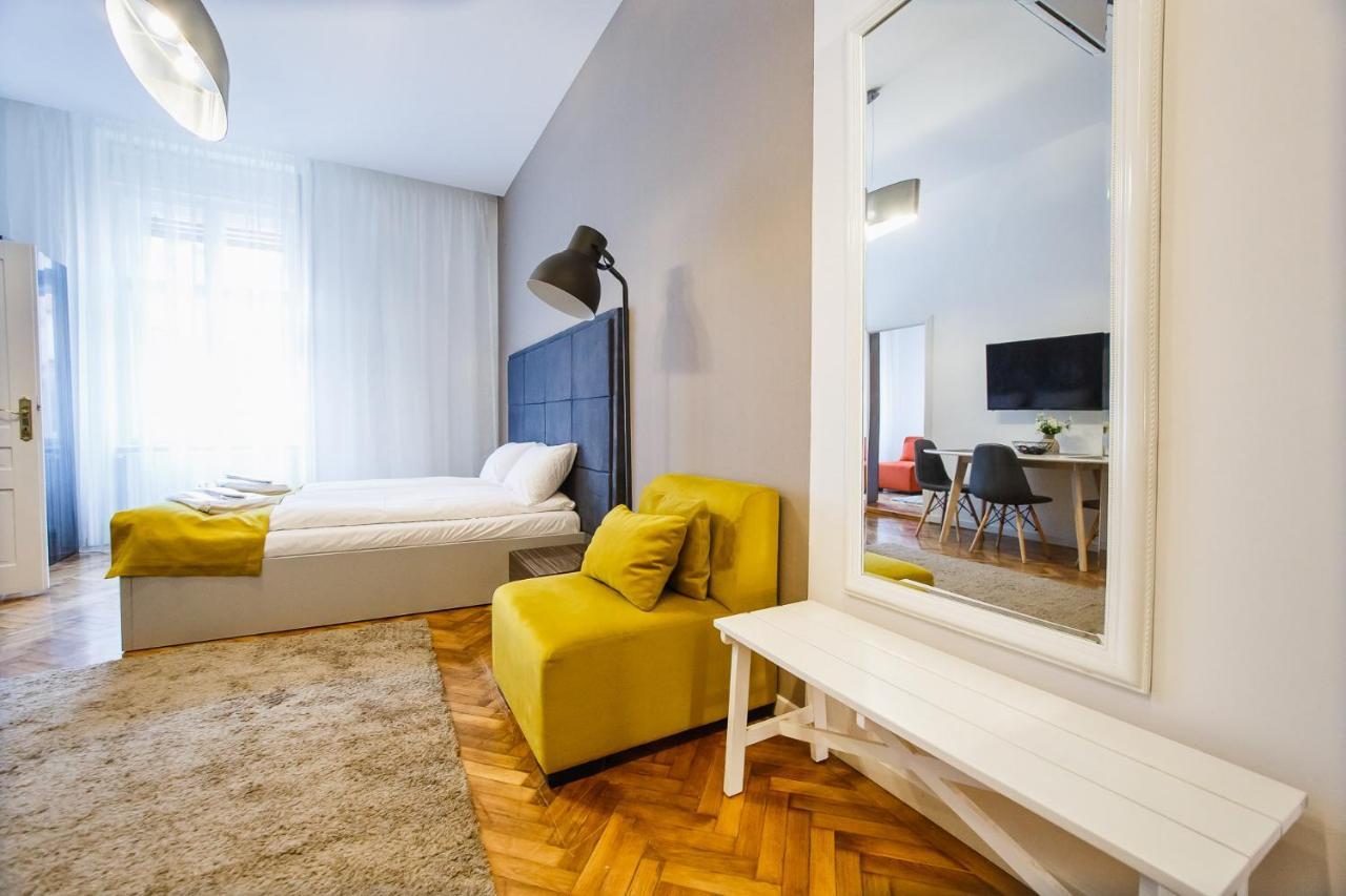 Eat It Cozy Downtown Apartments Орадеа Екстериор снимка